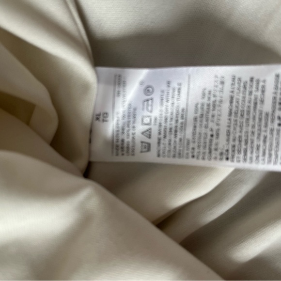 Beautiful Pretty Feminine Blouse - Picture 4 of 6